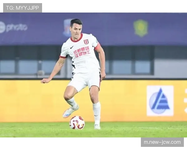 深圳新鹏城引进阿代米奥乌苏 周定洋加盟强化中场拦截硬度